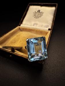 Anello  con  Acquamarina  e  Diamanti  